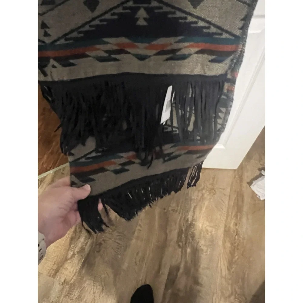 Steve Madden Blanket Wrap‎ Scarf Southwestern Aztec Fringe NWT